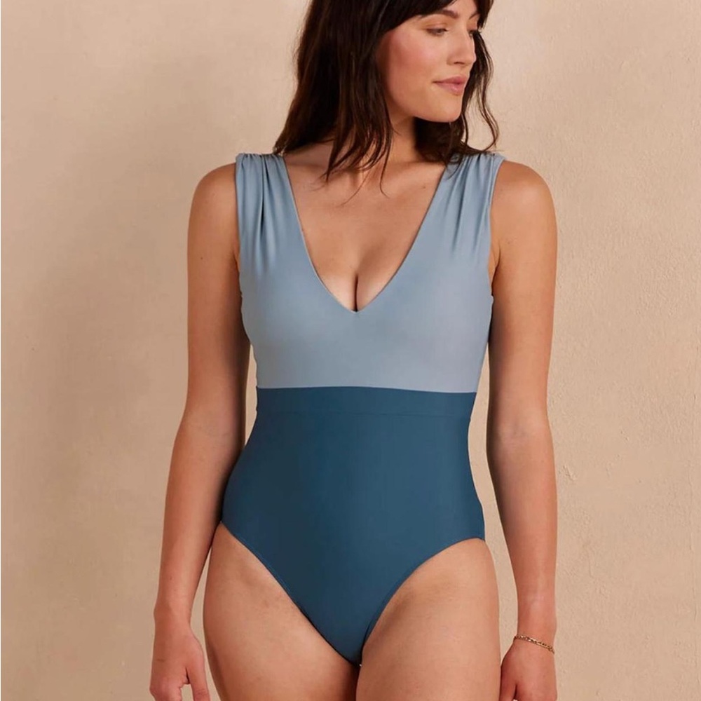 Summersalt The Ruched Backflip Swimsuit with Color Block Design